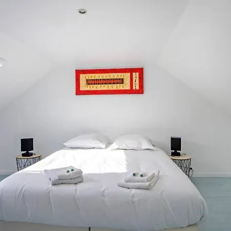 Apartment 2 A *