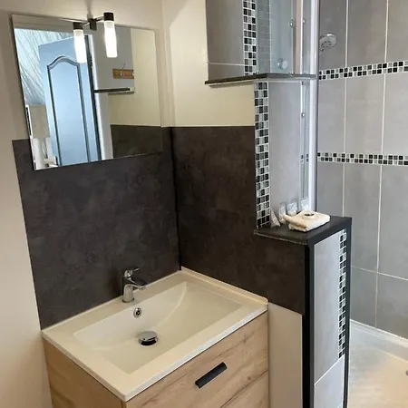 2 A Apartment *