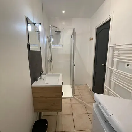 2 A Apartment *