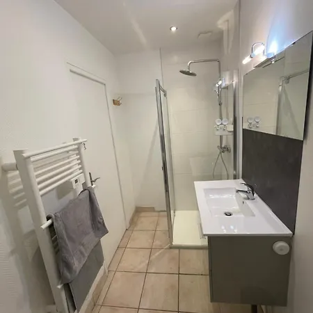 2 A Apartment Croix